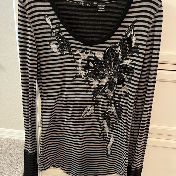 Miss Me size large long sleeve embellished t-shirt. Black and gray. - Picture 1 of 3